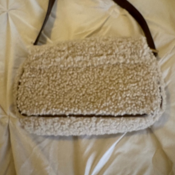 Cozy Cream Faux Shearling Sherpa Shoulder Bag - Picture 4 of 4